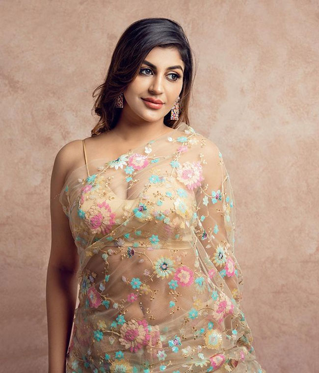 Staggering Poses of Yashikaaannand